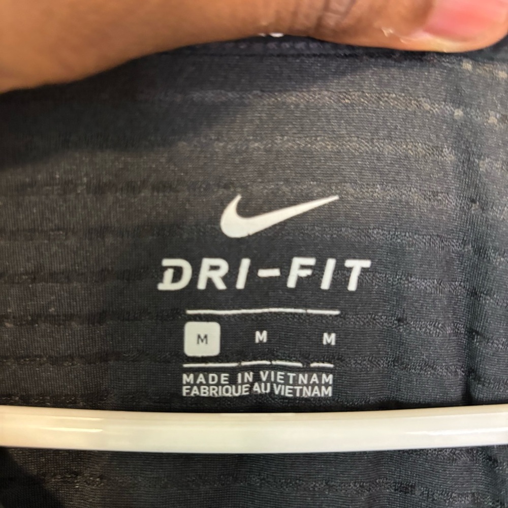Nike Men’s Gray and Black Tank Top - Picture 4 of 7